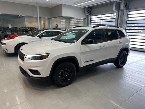 2023 Jeep Cherokee Altitude Lux