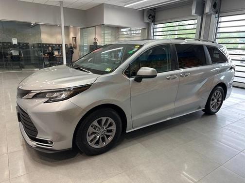 2023 Toyota Sienna XLE