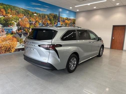 2023 Toyota Sienna XLE