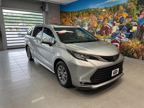 2023 Toyota Sienna XLE