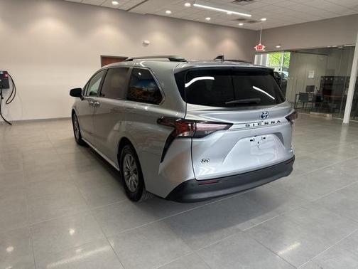 2023 Toyota Sienna XLE