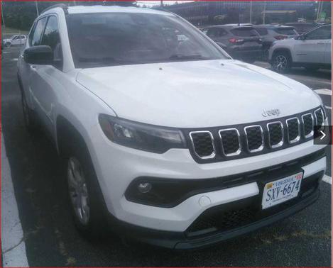 Bright White Clearcoat 2024 Jeep Compass Latitude