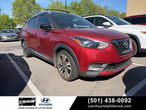 Cayenne Red/Super Black 2019 Nissan Kicks SR