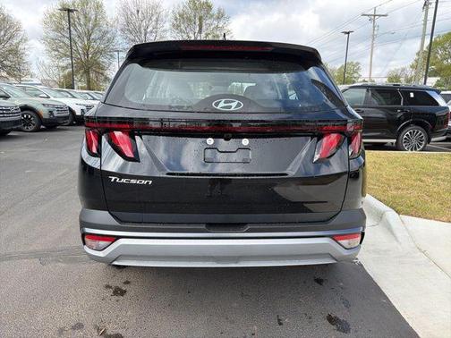Phantom Black 2026 Hyundai TUCSON SE