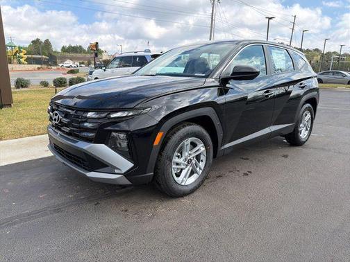 Phantom Black 2026 Hyundai TUCSON SE