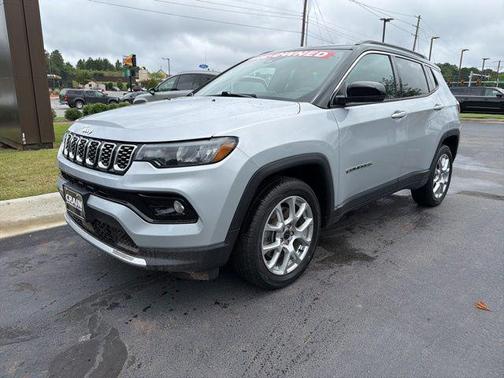 Silver Zynith Metallic Clearcoat 2025 Jeep Compass Limited