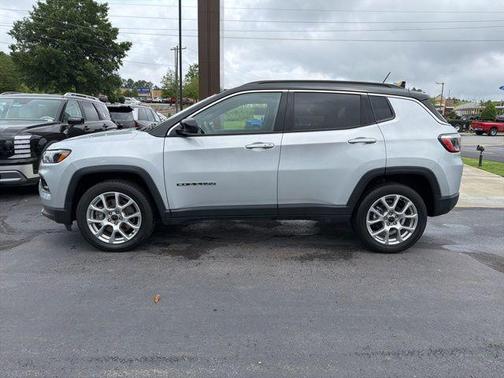 Silver Zynith Metallic Clearcoat 2025 Jeep Compass Limited