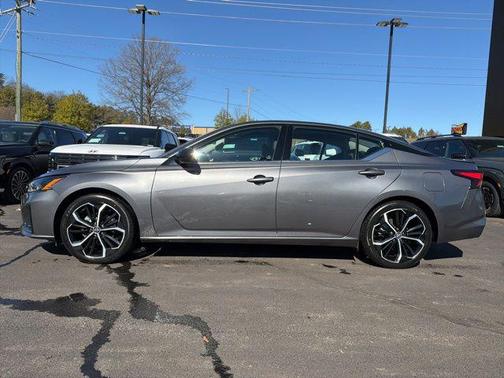 2024 Nissan Altima SR FWD