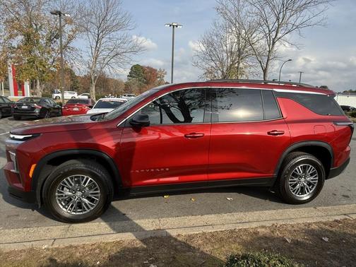 2024 Chevrolet Traverse LT