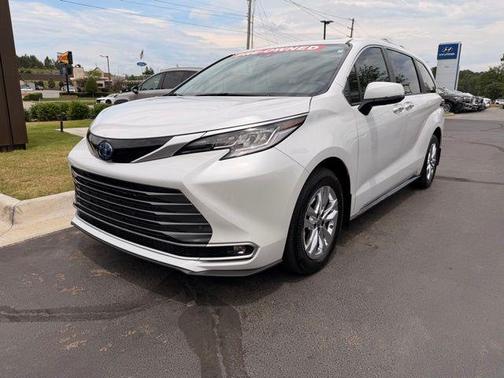 Wind Chill Pearl 2023 Toyota Sienna Limited