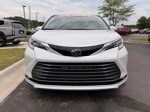 Wind Chill Pearl 2023 Toyota Sienna Limited