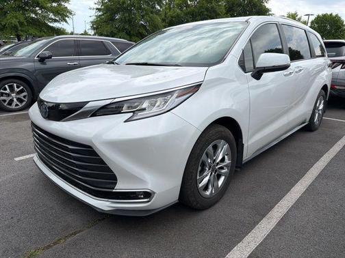 Wind Chill Pearl 2023 Toyota Sienna Limited