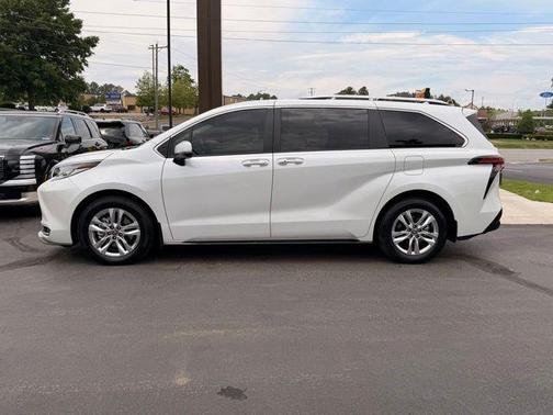 Wind Chill Pearl 2023 Toyota Sienna Limited