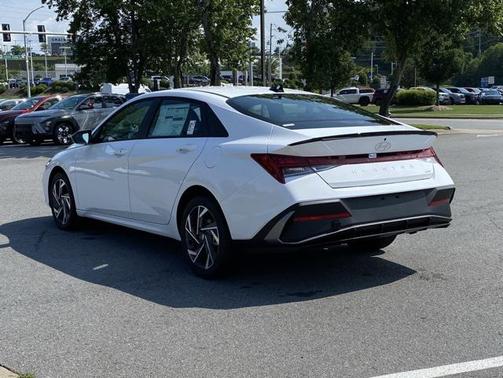 2025 Hyundai ELANTRA SEL