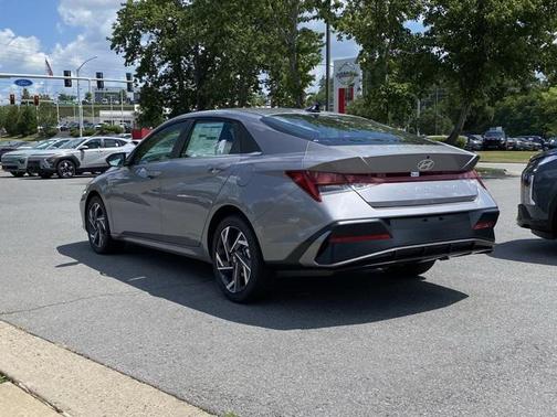 2025 Hyundai ELANTRA SEL