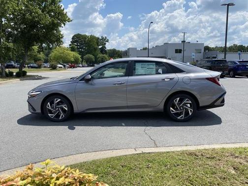 2025 Hyundai ELANTRA SEL
