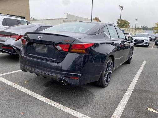 2023 Nissan Altima SR FWD