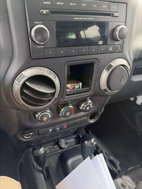 Bright White Clearcoat 2017 Jeep Wrangler Unlimited Sport