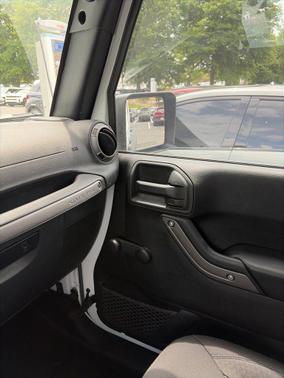 Bright White Clearcoat 2017 Jeep Wrangler Unlimited Sport