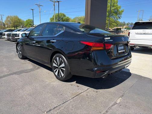 Super Black 2022 Nissan Altima 2.5 SV
