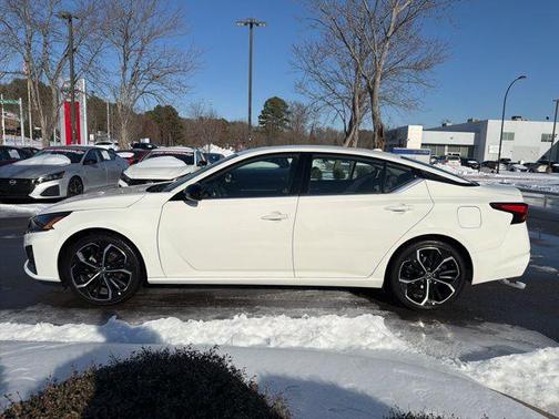 2025 Nissan Altima SR FWD