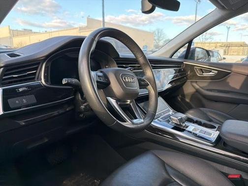 2022 Audi Q7 45 Premium