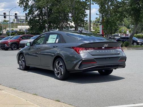 2025 Hyundai ELANTRA SEL
