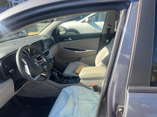 2021 Hyundai TUCSON SE