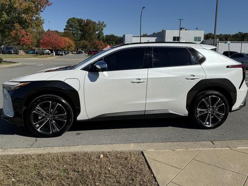 2024 Toyota bZ4X Limited