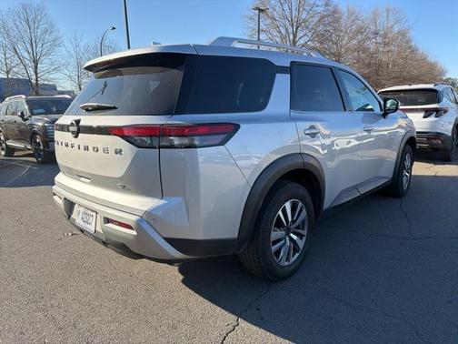 2025 Nissan Pathfinder SL FWD