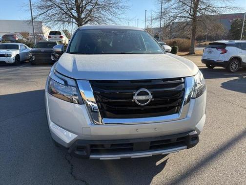 2025 Nissan Pathfinder SL FWD