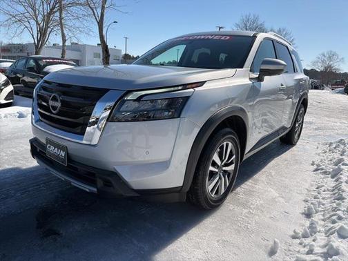 2025 Nissan Pathfinder SL FWD