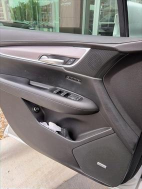 Radiant Silver Metallic 2019 Cadillac XT5 Premium Luxury