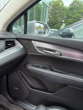 Radiant Silver Metallic 2019 Cadillac XT5 Premium Luxury