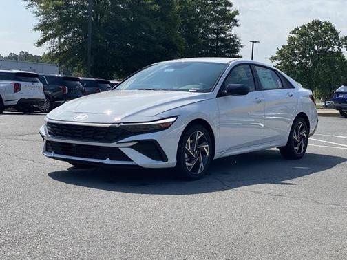 2025 Hyundai ELANTRA SEL