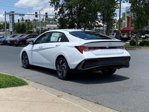 2025 Hyundai ELANTRA SEL