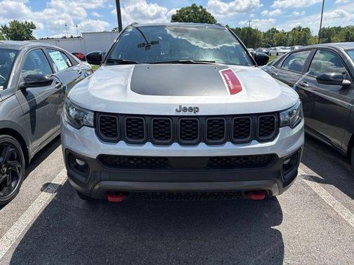 Silver Zynith Metallic Clearcoat 2025 Jeep Compass Trailhawk