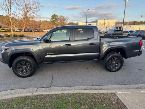 2022 Toyota Tacoma SR5
