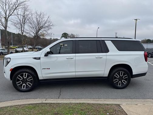 2023 GMC Yukon XL 4WD AT4