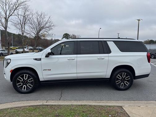 2023 GMC Yukon XL 4WD AT4