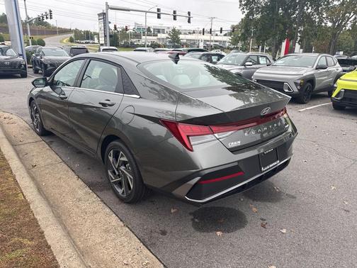 2025 Hyundai ELANTRA Limited