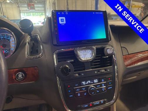 Deep Cherry Red Crystal Pearlcoat 2014 Chrysler Town & Country Limited