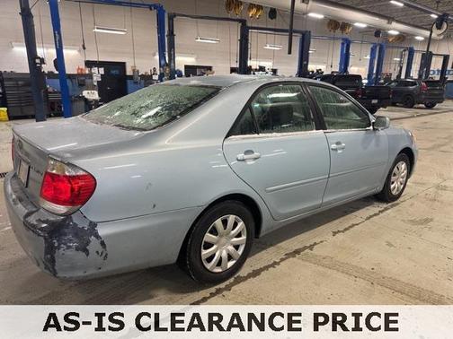 2005 Toyota Camry LE