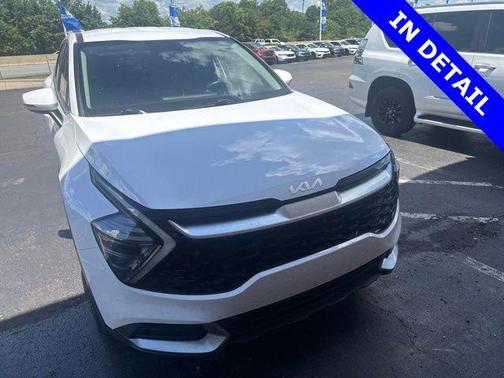 Glacial White Pearl 2024 Kia Sportage EX