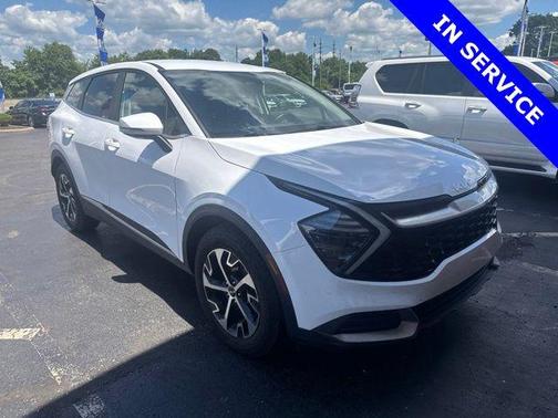 Glacial White Pearl 2024 Kia Sportage EX