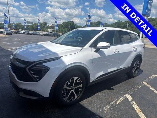 Glacial White Pearl 2024 Kia Sportage EX