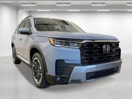 Sonic Gray Pearl 2026 Honda Pilot Touring 8-Passenger