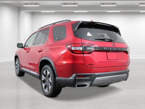 Radiant Red Metallic II 2026 Honda Pilot Touring 8-Passenger