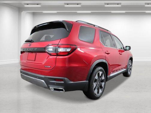 Radiant Red Metallic II 2026 Honda Pilot Touring 8-Passenger