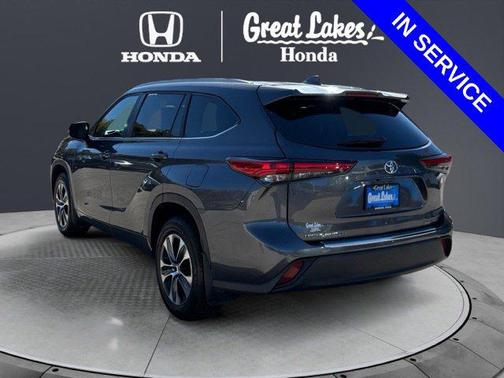 Magnetic Gray Metallic 2023 Toyota Highlander XLE